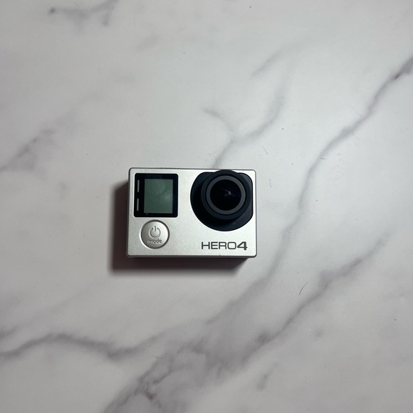 GoPro Hero 4 Silver + ADDITIONAL ATTACHMENTS & VIDEO BATTERIES - Picture 4 of 11